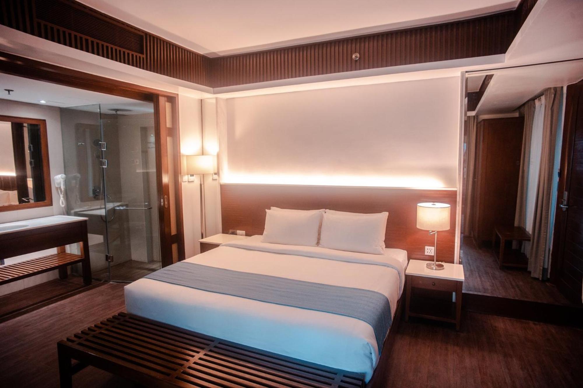 Mandarin White Sand Boracay Manoc-Manoc Rum bild