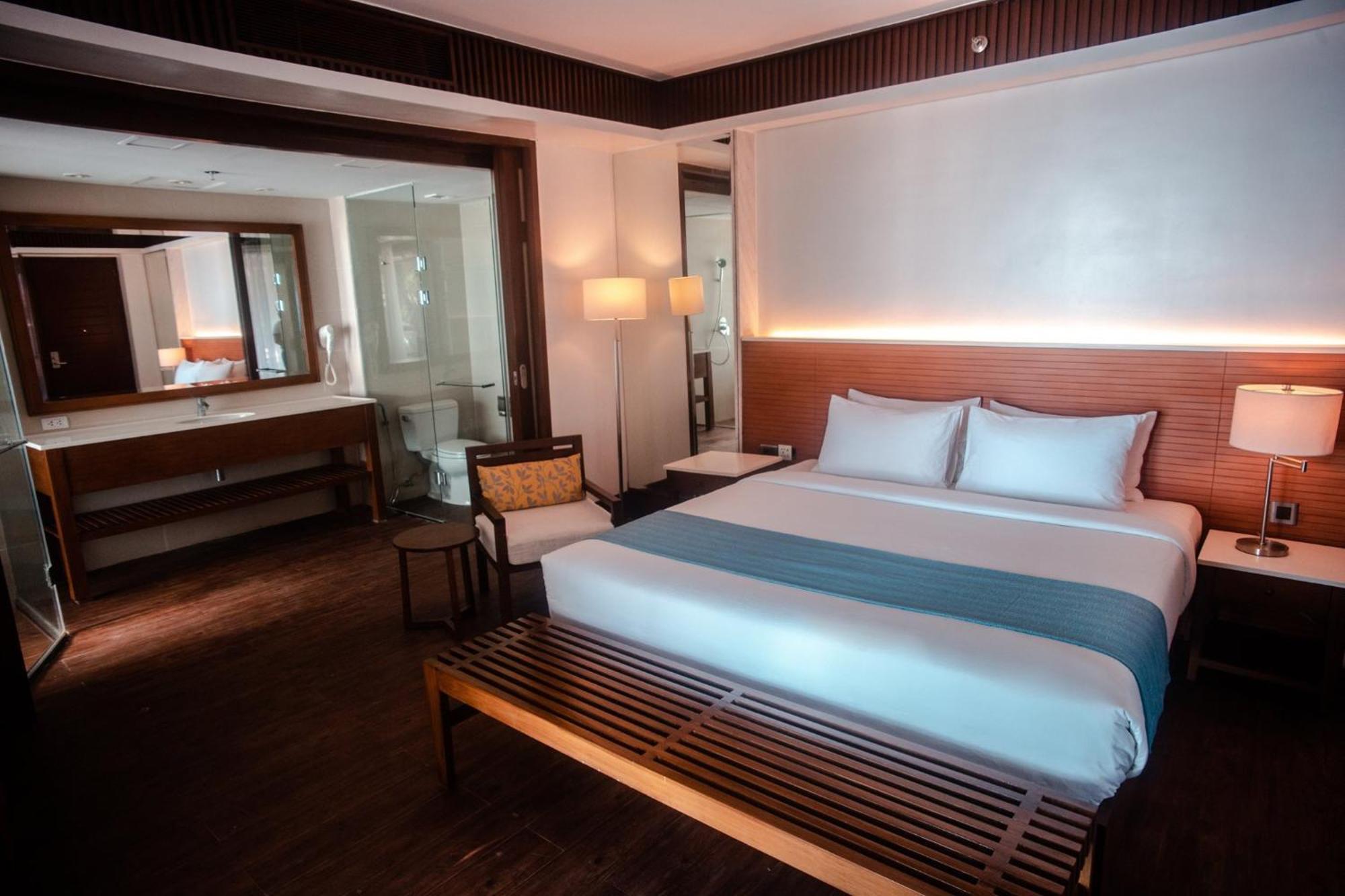 Mandarin White Sand Boracay Manoc-Manoc Rum bild