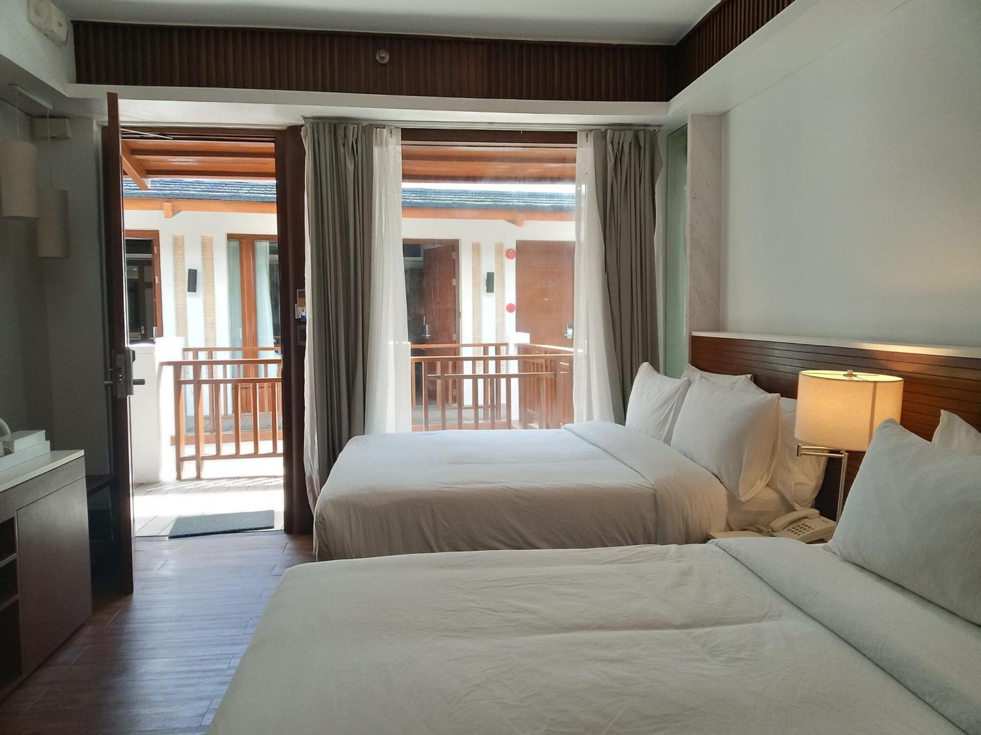 Mandarin White Sand Boracay Manoc-Manoc Rum bild